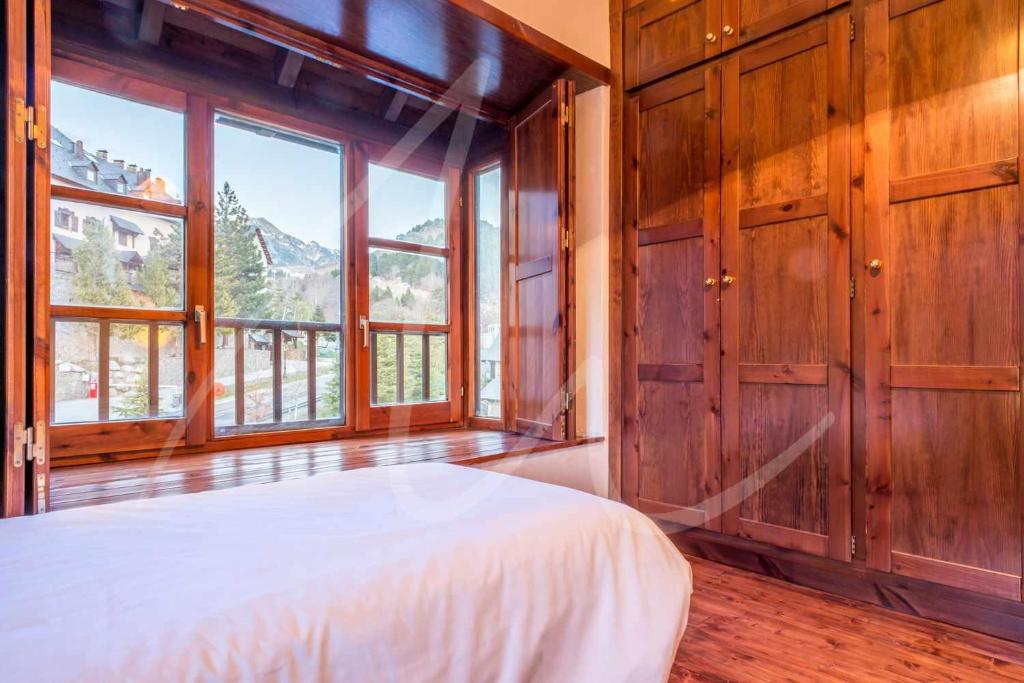 Posteľ alebo postele v izbe v ubytovaní Nin de Beret by SeaMount Rentals