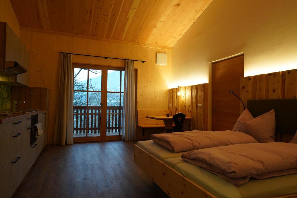 Postel nebo postele na pokoji v ubytování NEUE Ferienwohnungen auf dem Gebreitnerhof, Urlaub auf dem Bauernhof