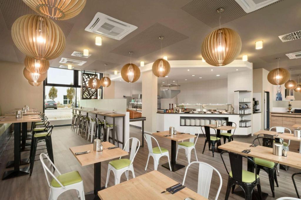 Super 8 by Wyndham Munich City West - Resim 13