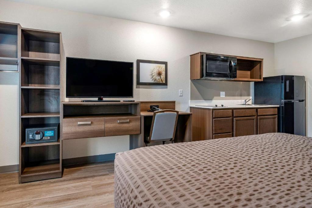 WoodSpring Suites Brunswick photo