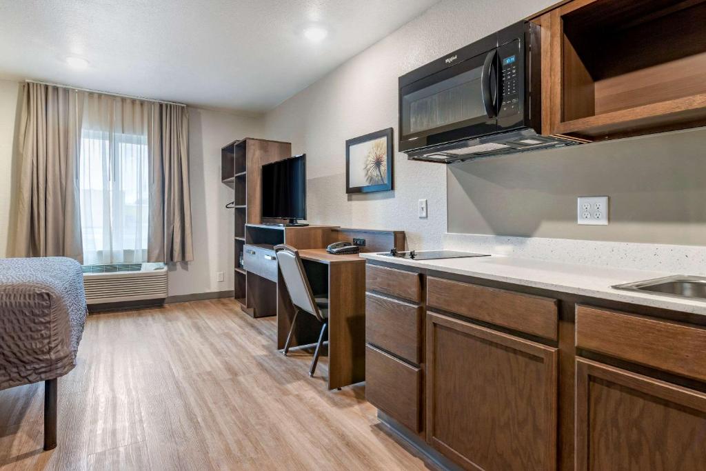 WoodSpring Suites Brunswick photo