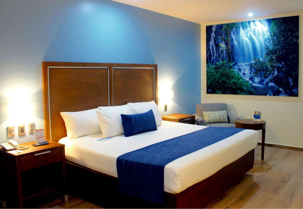 Postel nebo postele na pokoji v ubytování Comfort Inn Monterrey Norte