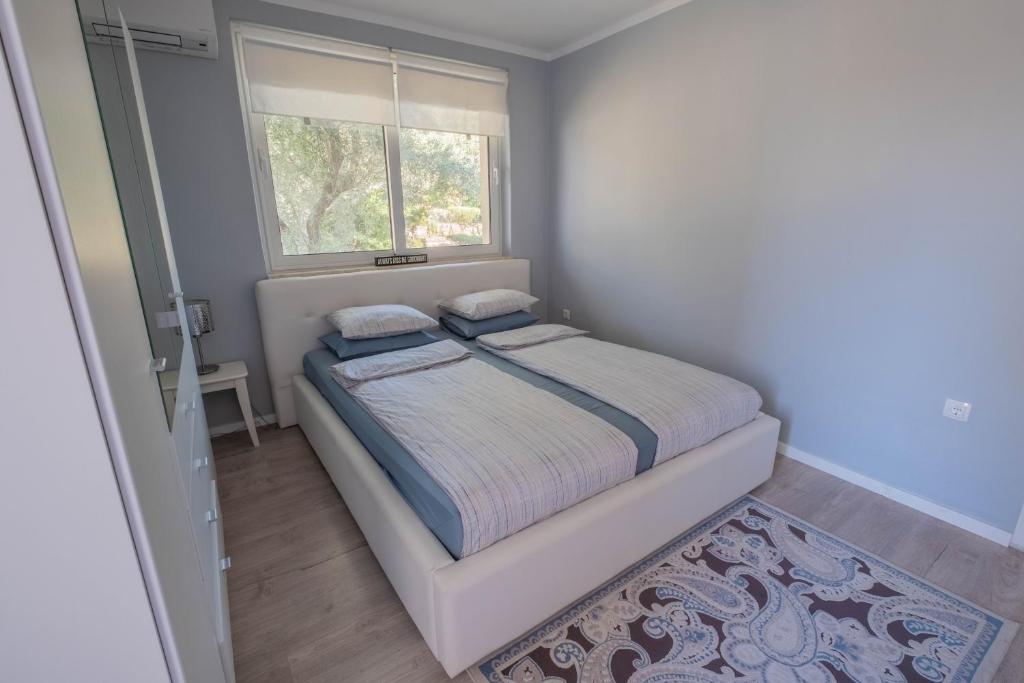 Postel nebo postele na pokoji v ubytování Apartmani Villa Mila