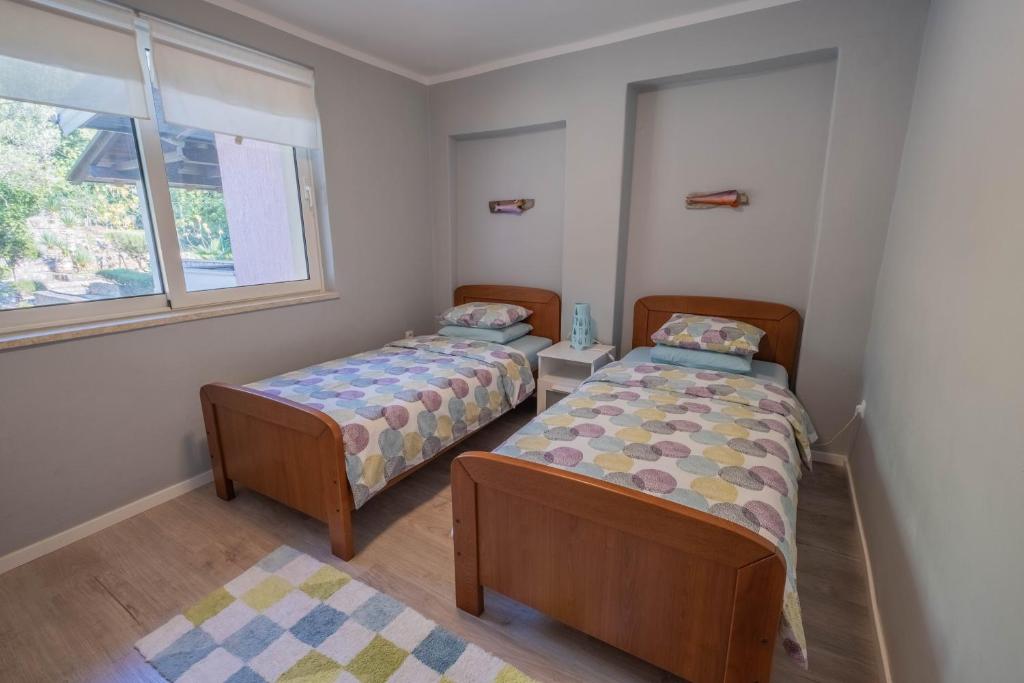 Postel nebo postele na pokoji v ubytování Apartmani Villa Mila