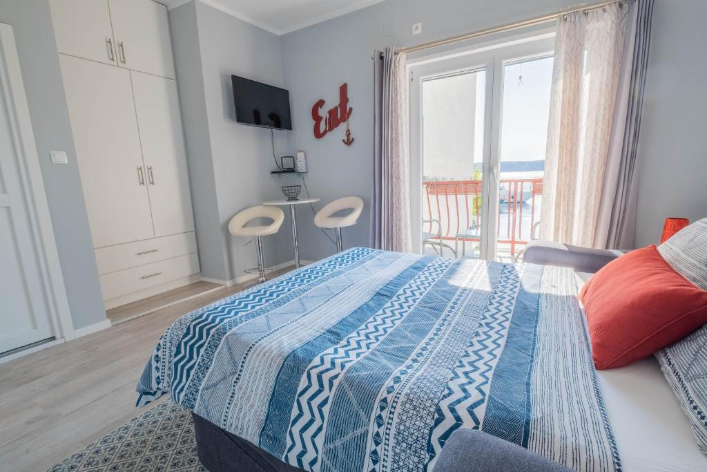 Postel nebo postele na pokoji v ubytování Apartmani Villa Mila