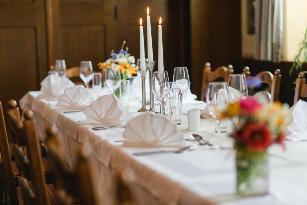 A restaurant or other place to eat at Hotel Garni - Gasthof Pillgrab