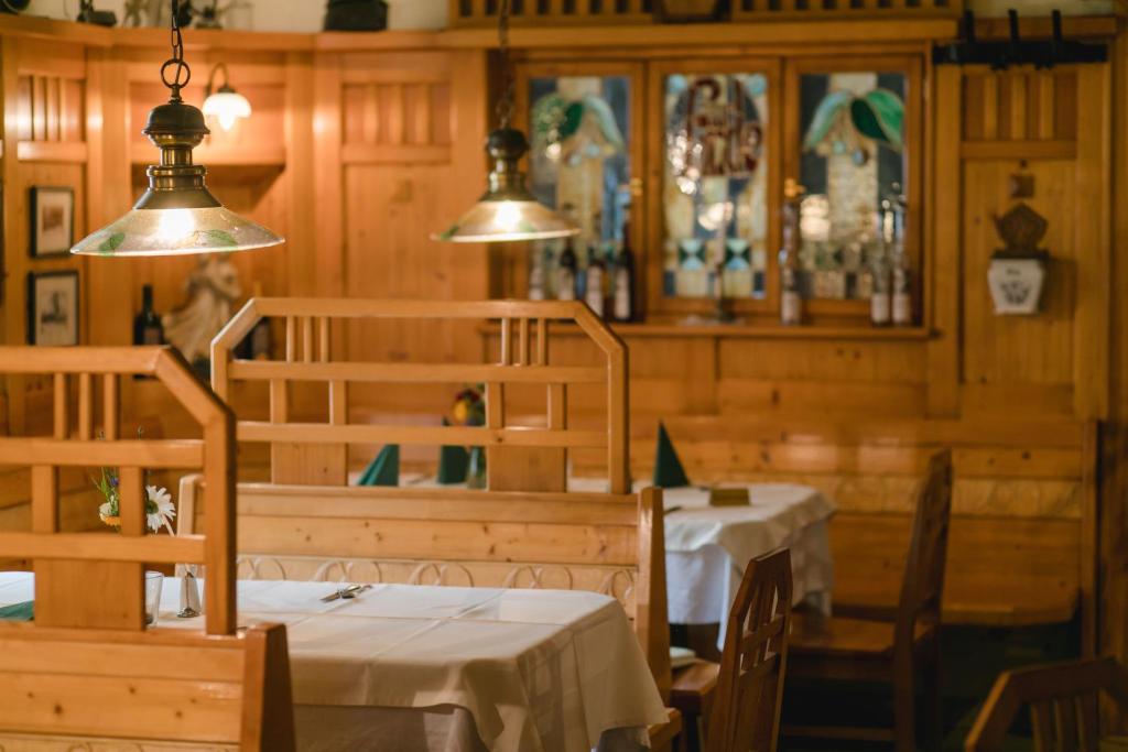 A restaurant or other place to eat at Hotel Garni - Gasthof Pillgrab