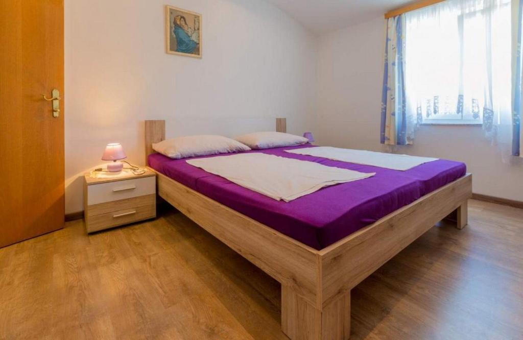 Posteľ alebo postele v izbe v ubytovaní Navy Apartments