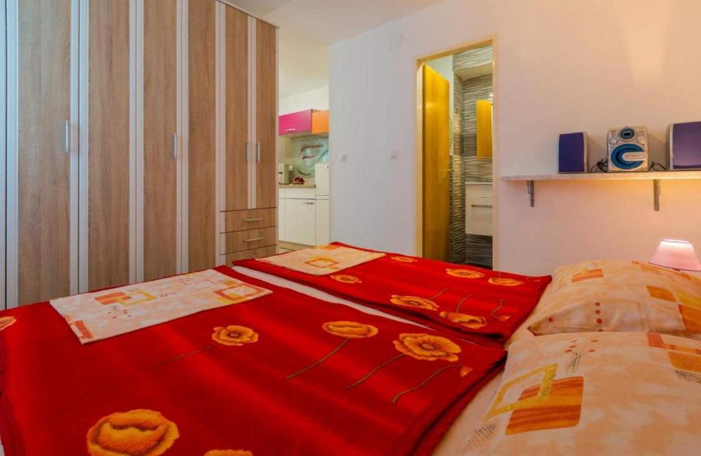 Posteľ alebo postele v izbe v ubytovaní Navy Apartments
