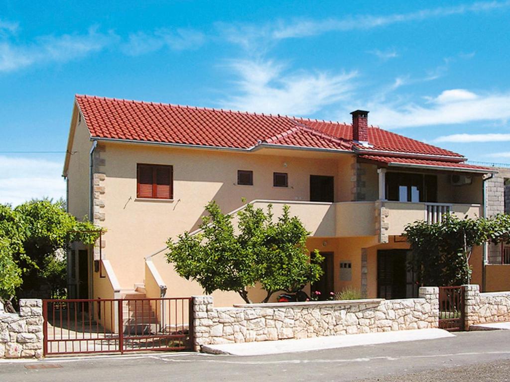 a house with a red roof and a stone wall at Apartment Mira-2 by Interhome in Mirce