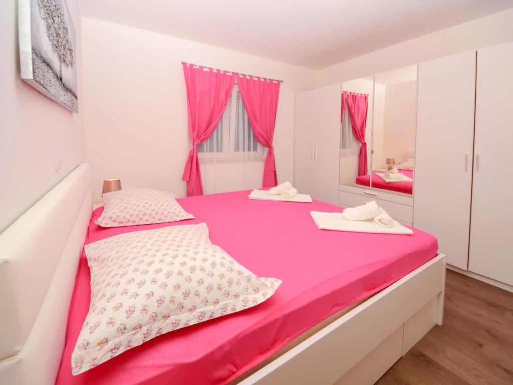 Posteľ alebo postele v izbe v ubytovaní Holiday Home Lara by Interhome