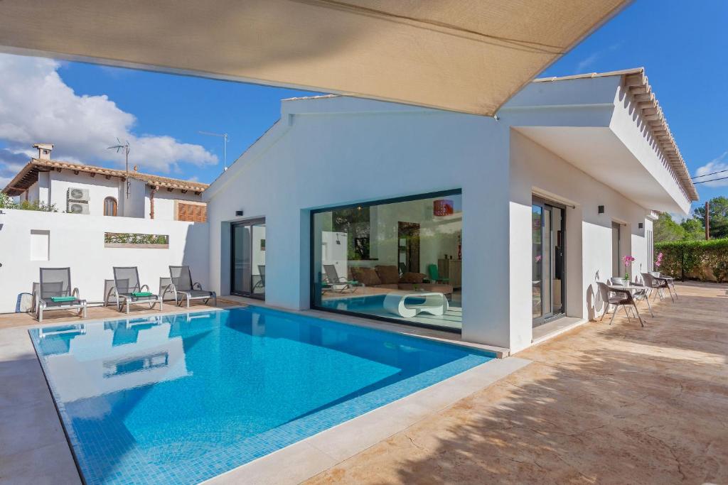 a swimming pool in the backyard of a house at Son Veri Vell in El Arenal