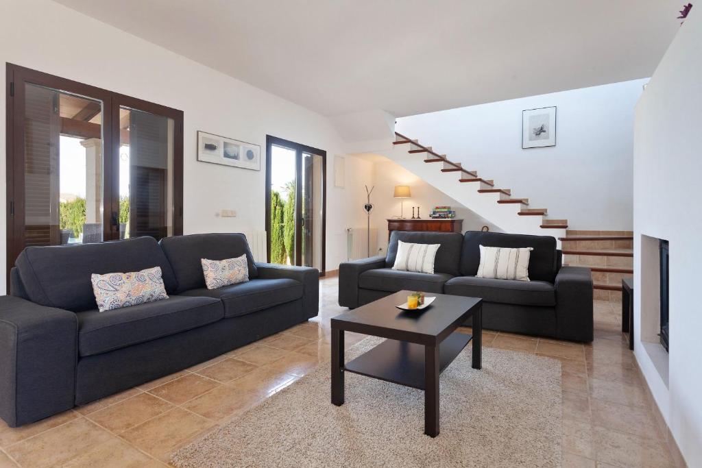 A seating area at Villa Sa Torre