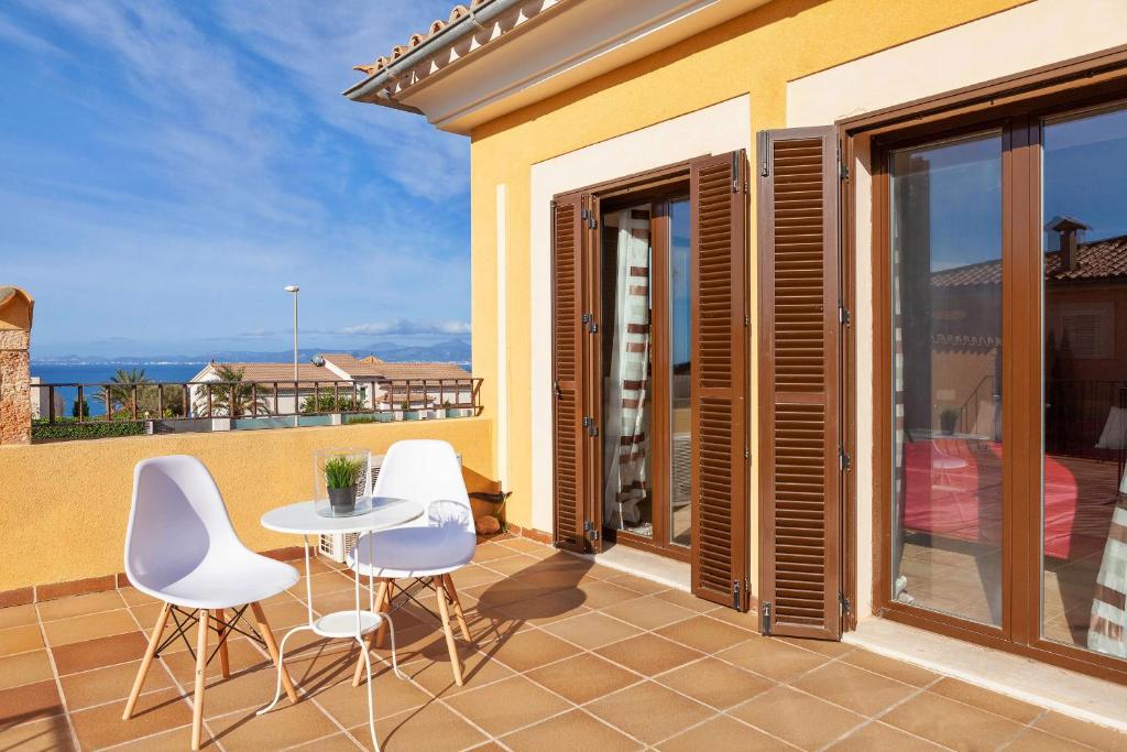 A balcony or terrace at Villa Sa Torre