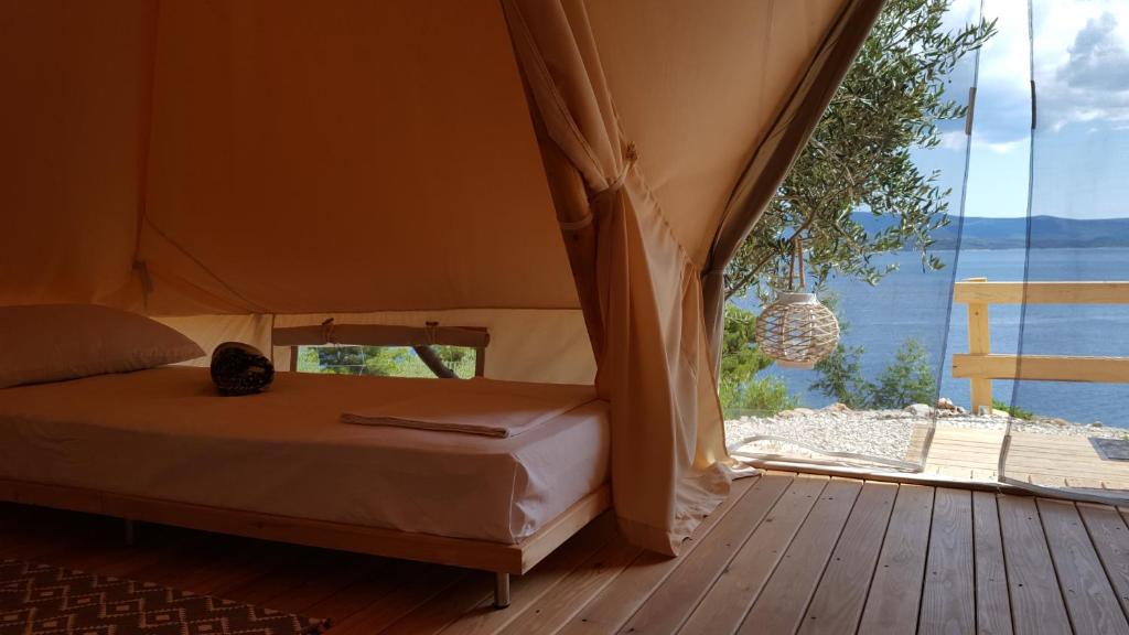 Příroda nedaleko luxury tent