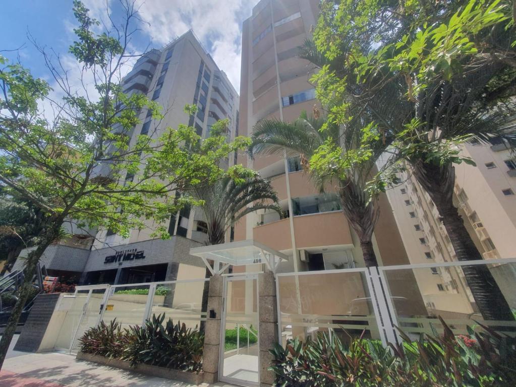  Apto reformado no centro de Floripa EAG916