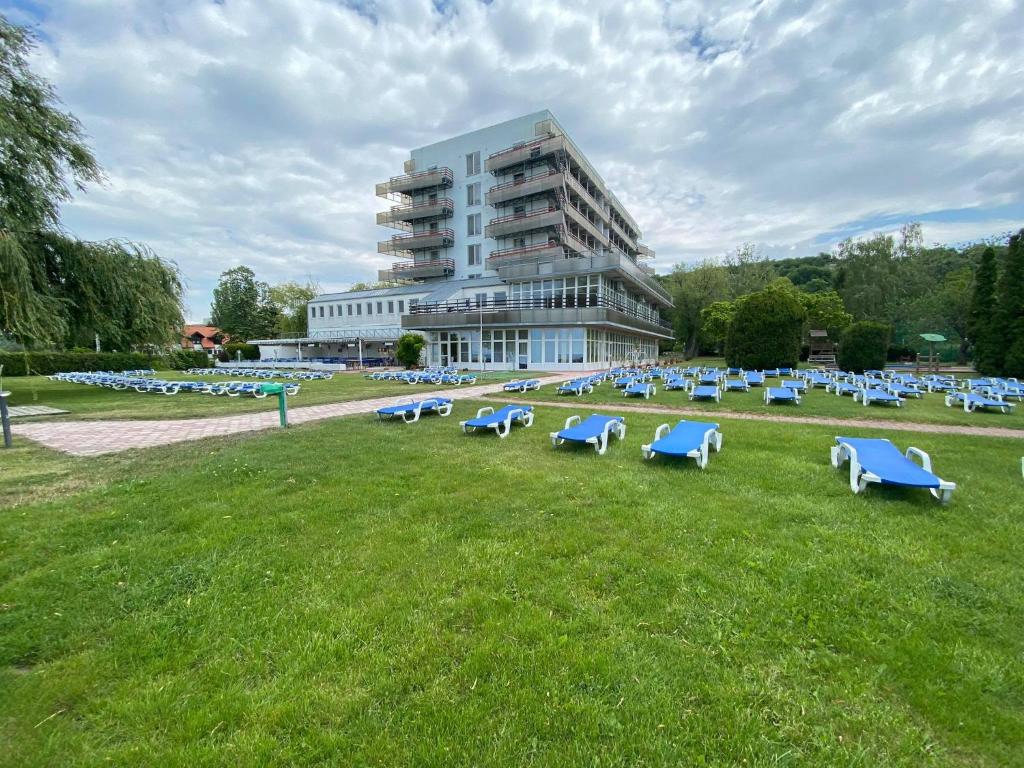 Vonkajšia záhrada v ubytovaní Világos Hotel Balatonvilágos