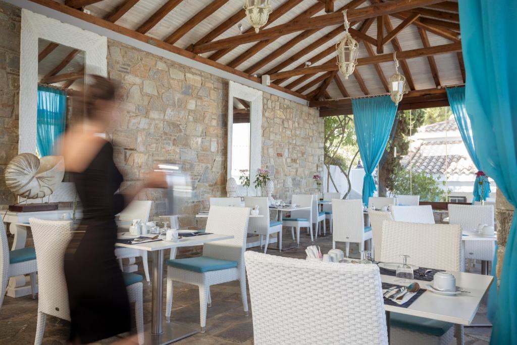 Restaurace v ubytování Aegean Suites, Santikos Collection
