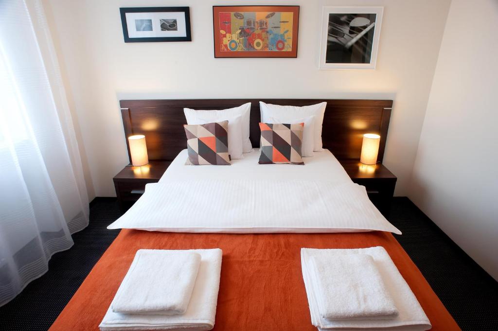Postel nebo postele na pokoji v ubytování Apartamenty Starówka - Melody