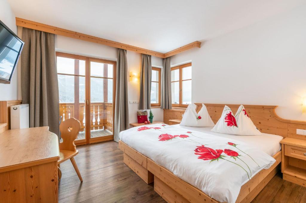Łóżko lub łóżka w pokoju w obiekcie Hotel Lindnerhof