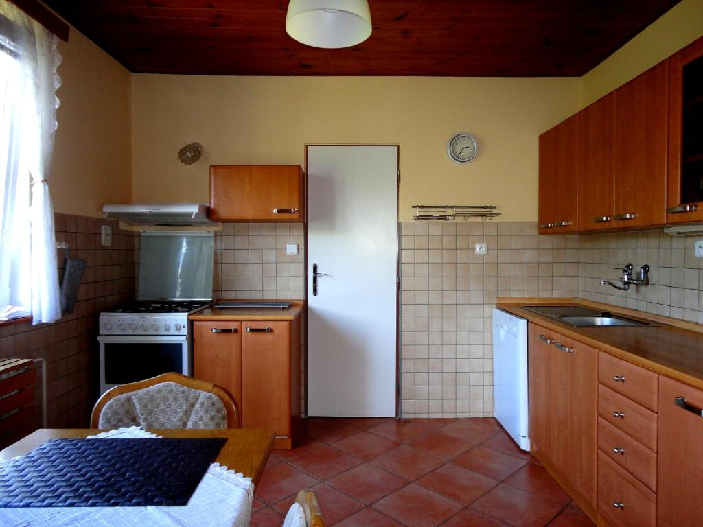 Kuchyň nebo kuchyňský kout v ubytování Villa- Caba