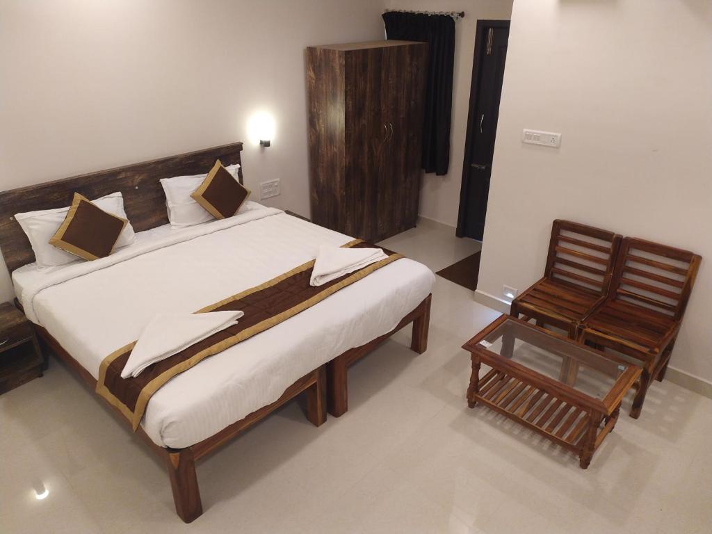 Hotel Rani and Rani Residency - Deluxe Double Room With Balcony