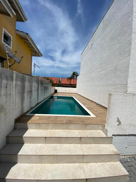  Linda Casa com 03 suítes 150 mts da praia