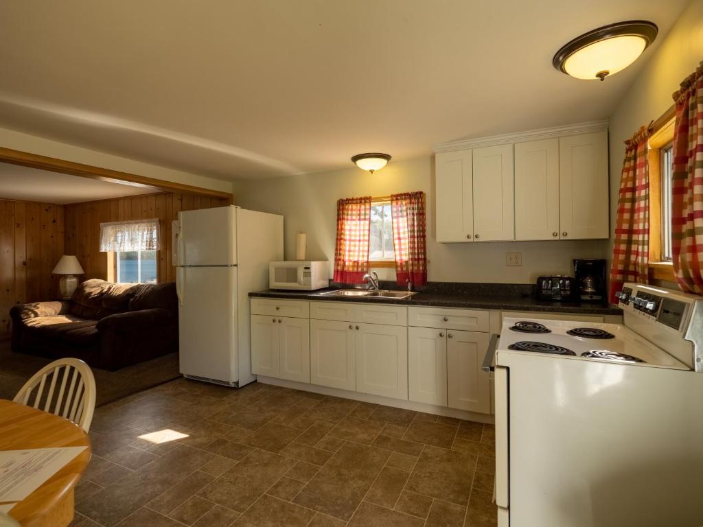Lake 'N Pines Motel - Twee Slaapkamers Huis