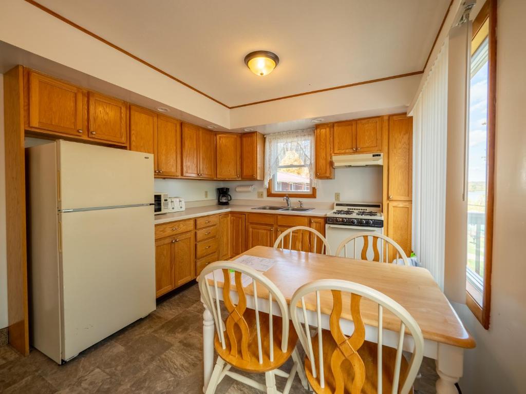 Lake 'N Pines Motel - Suite Met Balkon