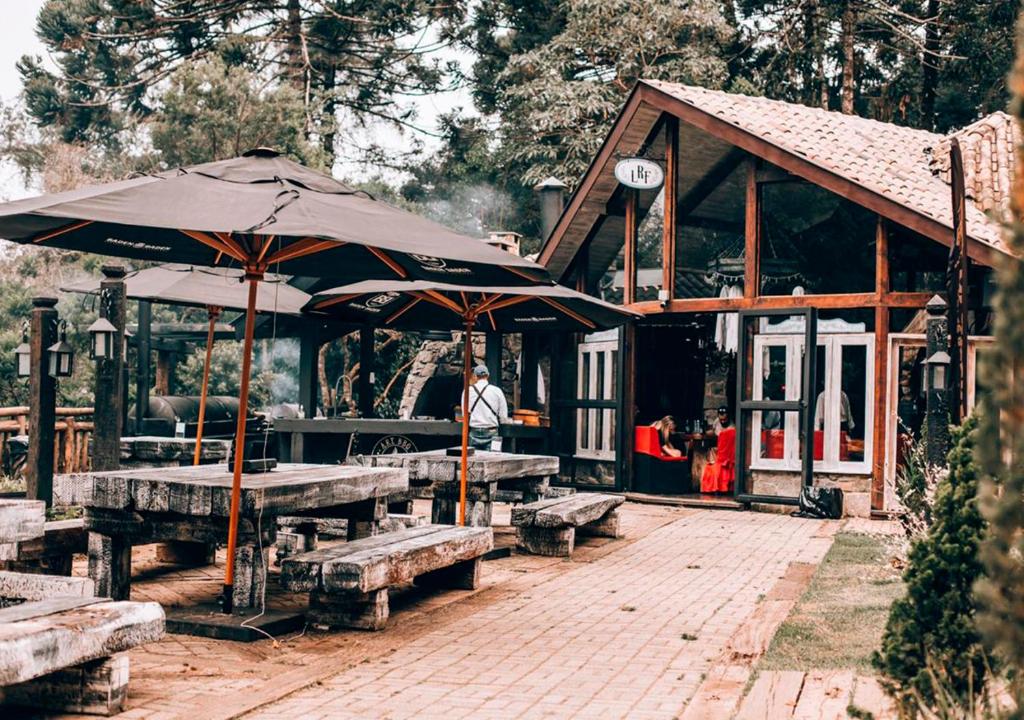 Art BBQ Lodge