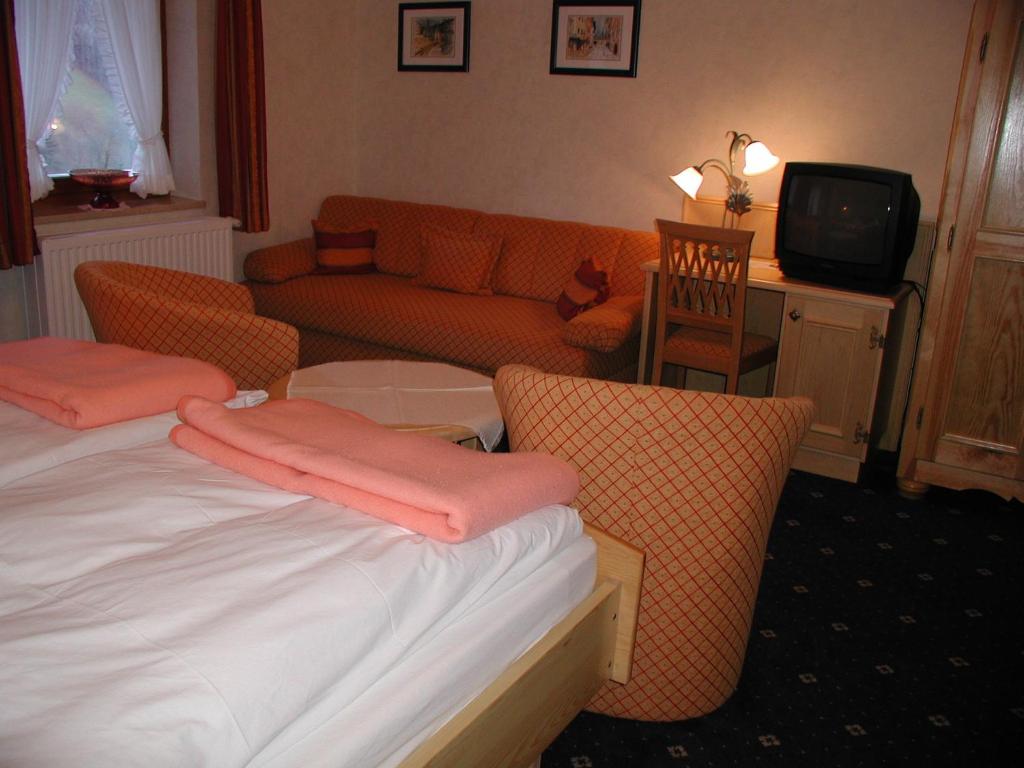 Postel nebo postele na pokoji v ubytování Hotel Alpenresi