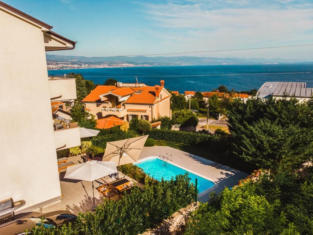 an aerial view of a house with a swimming pool at Pool Apartment Maurina Opatija with sea view in Ičići