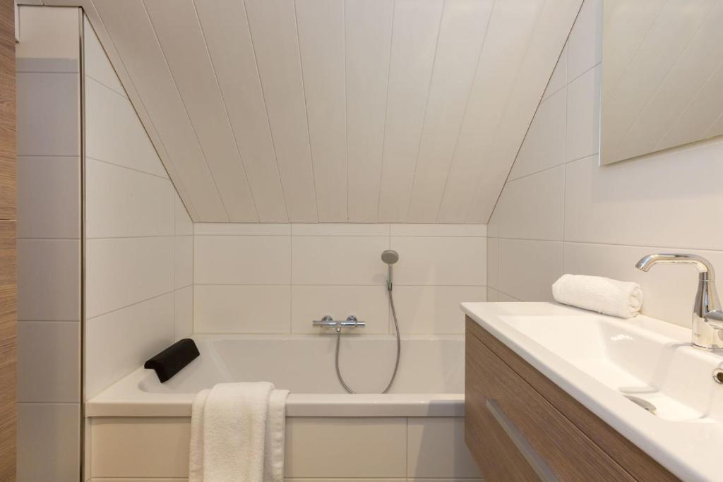 Koupelna v ubytování Vakantiewoning - Noordweg 56a Oostkapelle Comfort 4 personen