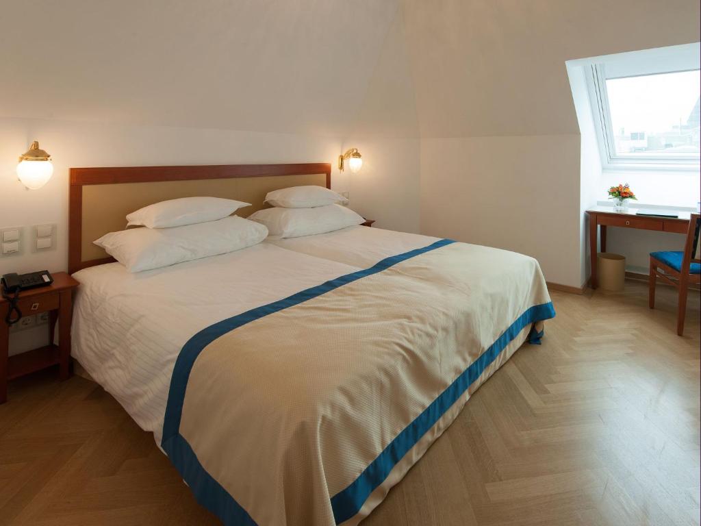 Letto o letti in una camera di Hotel Ambassador