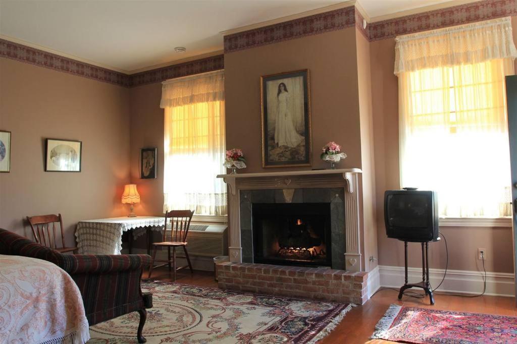 Corners Mansion Inn - A Bed and Breakfast - Deluxe Kamer Met Kingsize Bed
