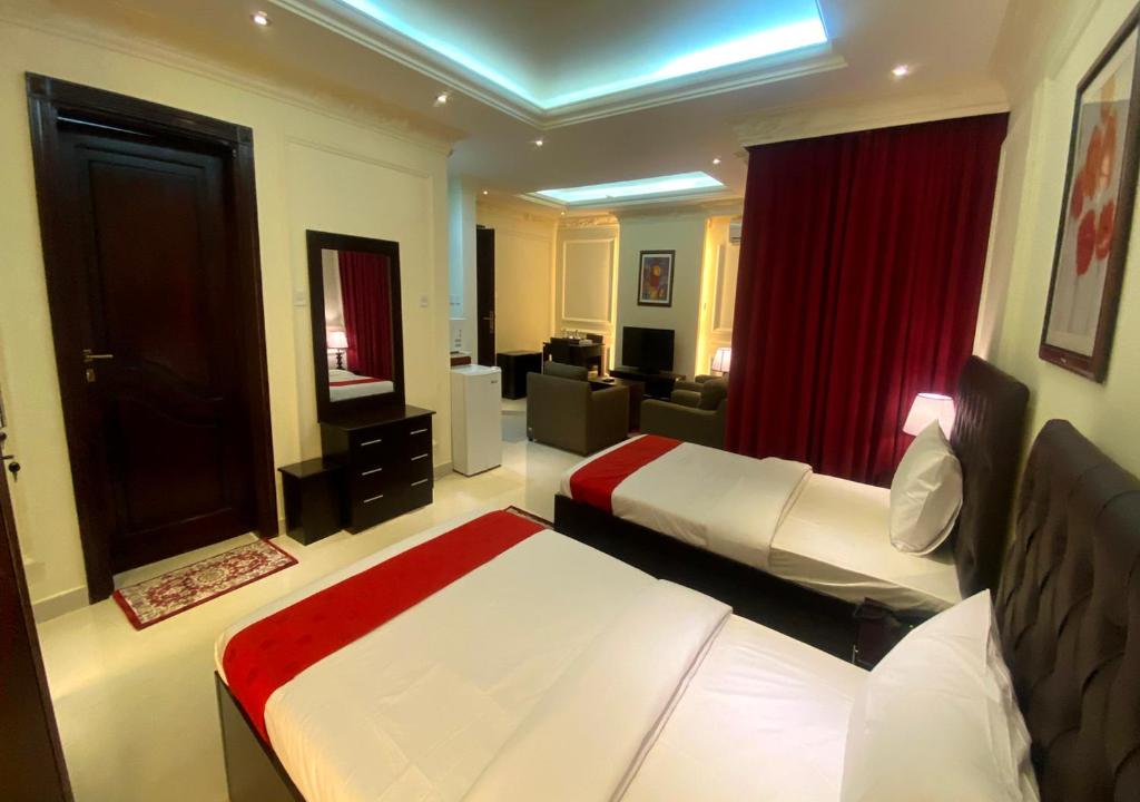 Postel nebo postele na pokoji v ubytování Majestic Hotel