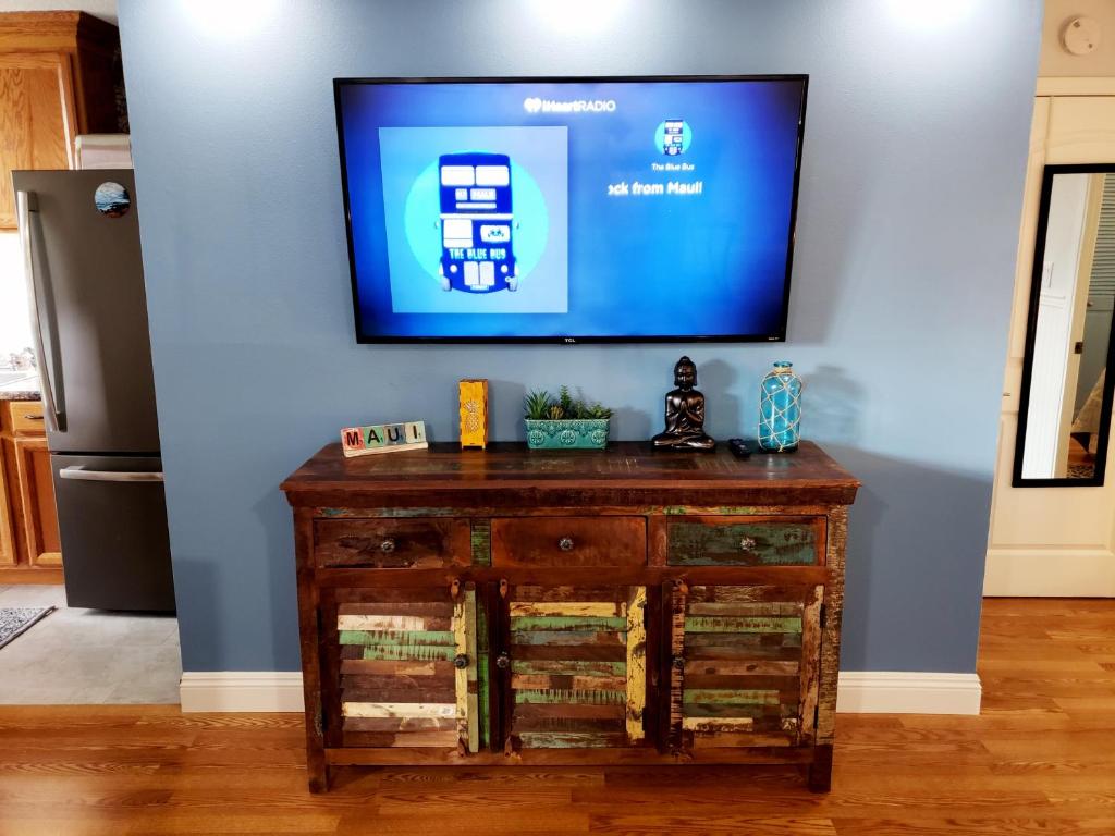 TV a/nebo společenská místnost v ubytování Maui Tranquility II