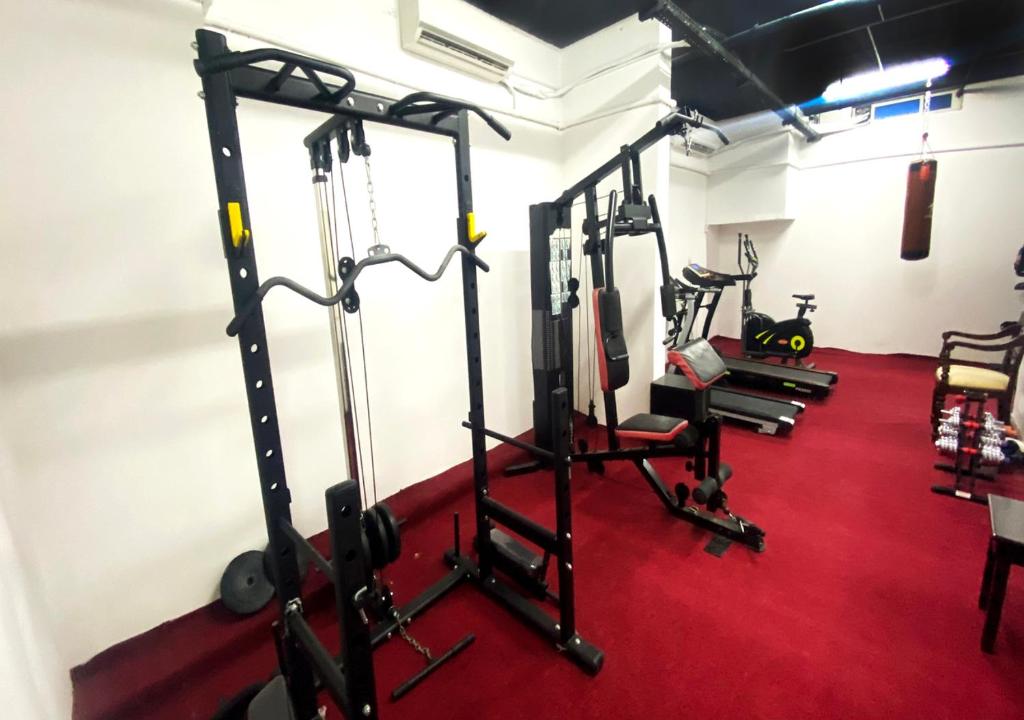 Fitness centrum a/nebo fitness zařízení v ubytování Majestic Hotel