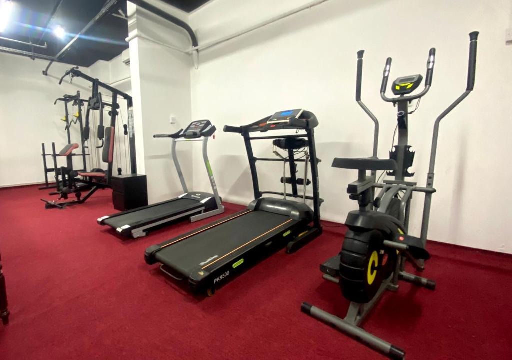 Fitness centrum a/nebo fitness zařízení v ubytování Majestic Hotel
