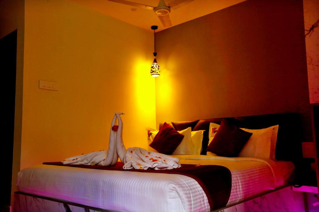 Postel nebo postele na pokoji v ubytování HOTEL KEK GRAND PARK