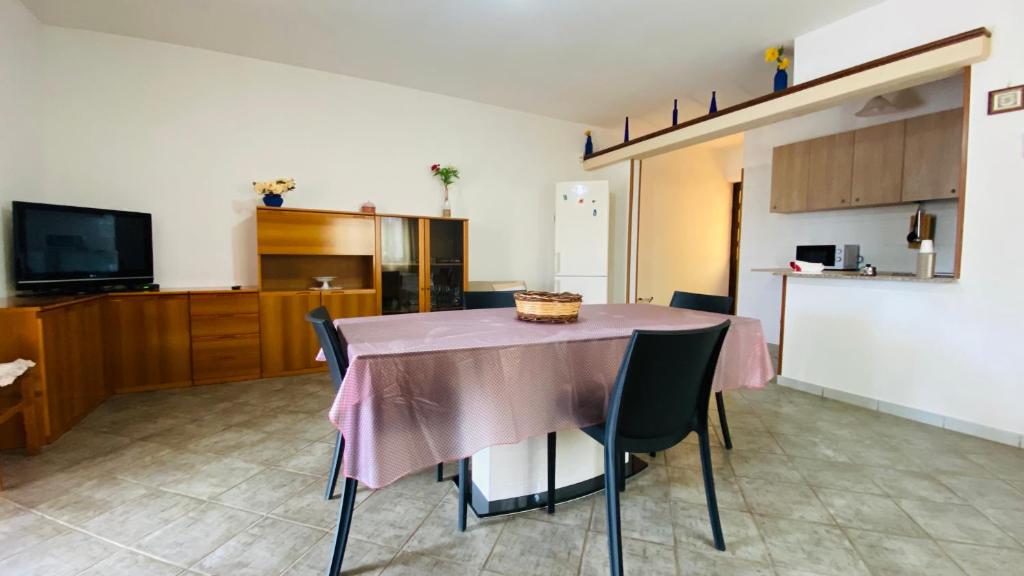 A kitchen or kitchenette at I Giardini Dell'Agave