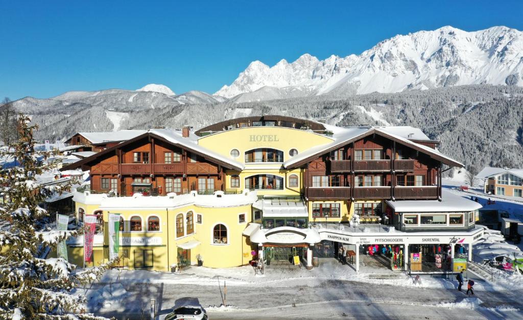Nespecifikovaný výhled na hory nebo výhled na hory při pohledu z hotelu