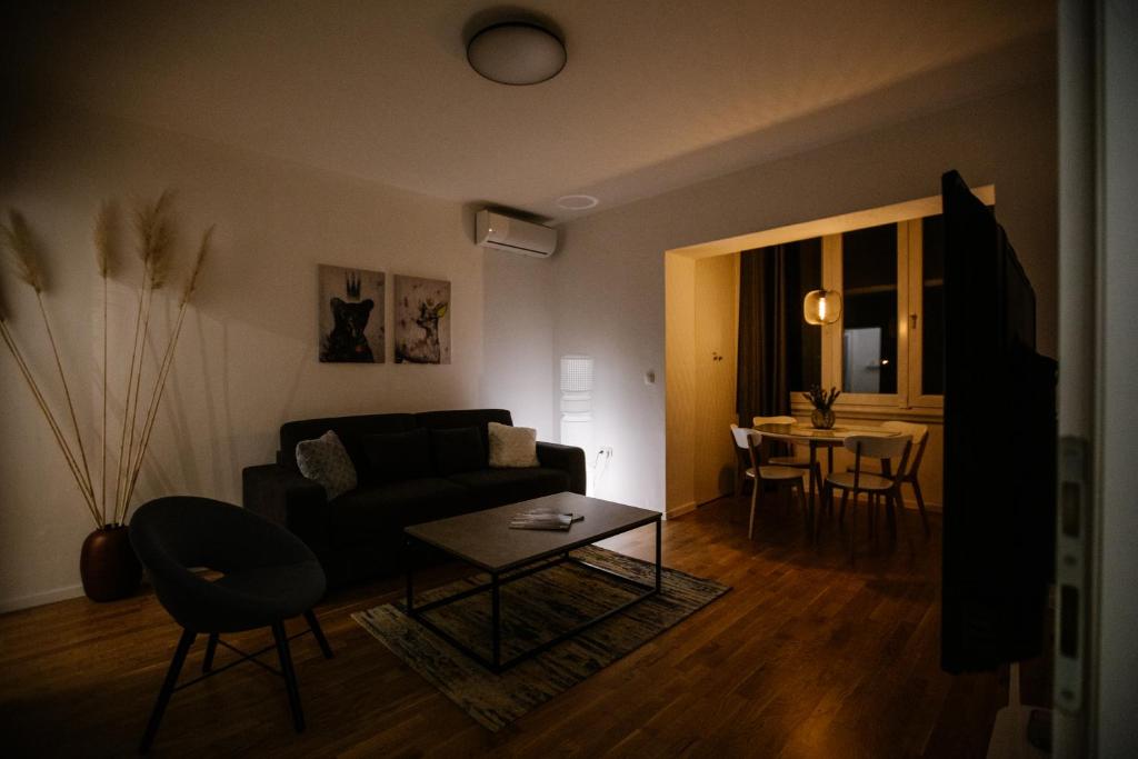 Posezení v ubytování Big Tree Apartment & The Nest Apartment - free Parking