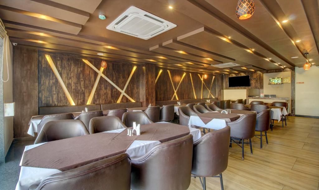 Posezení v ubytování Treebo Sampradaya Bistro, Mailasandra