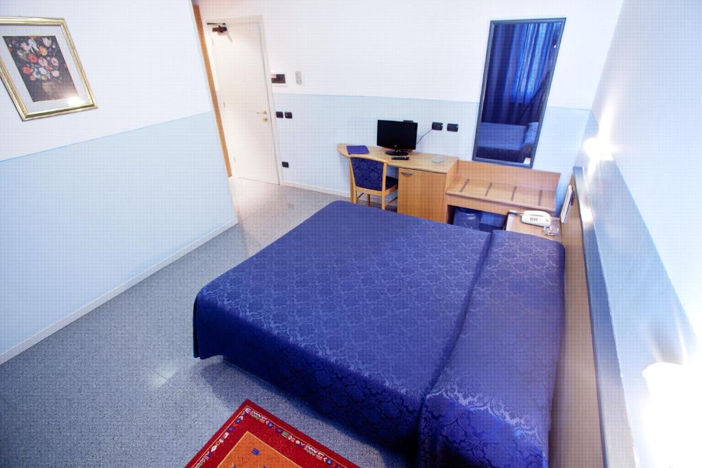 Master Hotel - Single Room With Bathroom