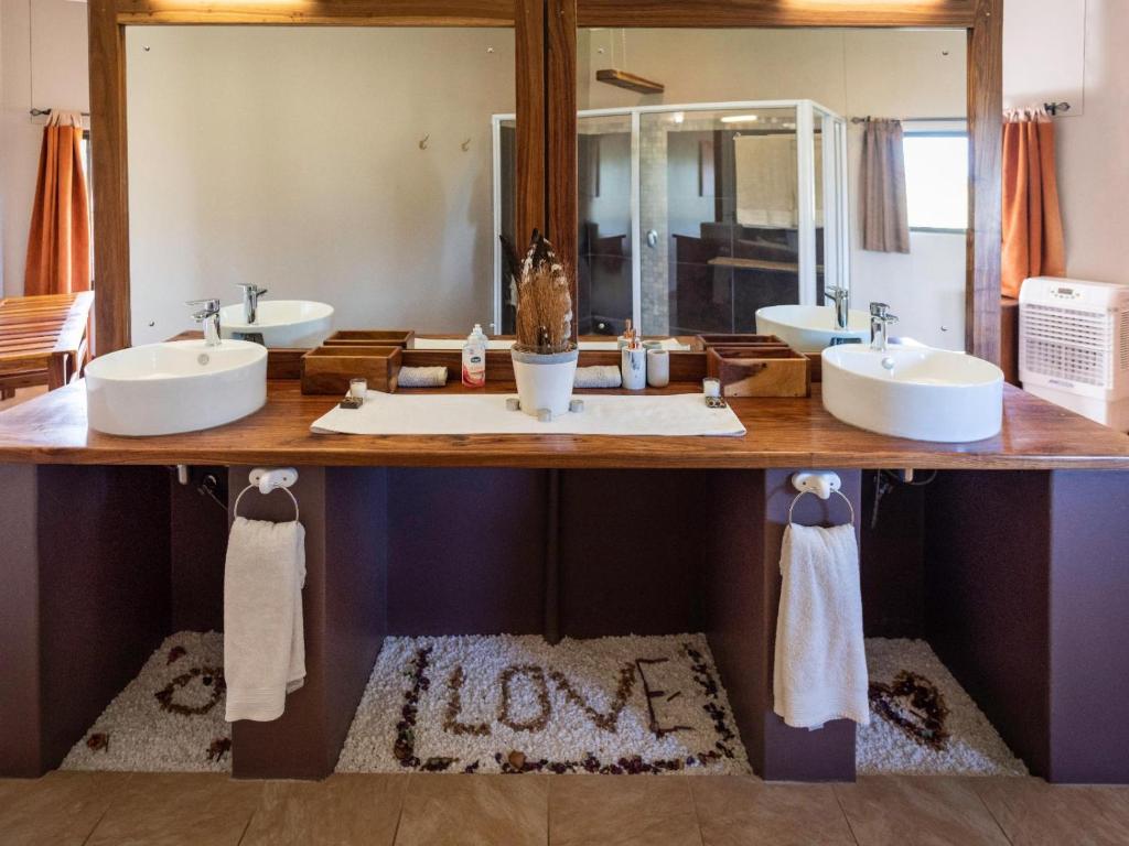 Africa Awaits Lodge & Safaris - Habitación Gemela De Lujo