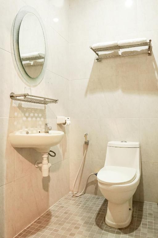 Koupelna v ubytování Airlangga Hotel