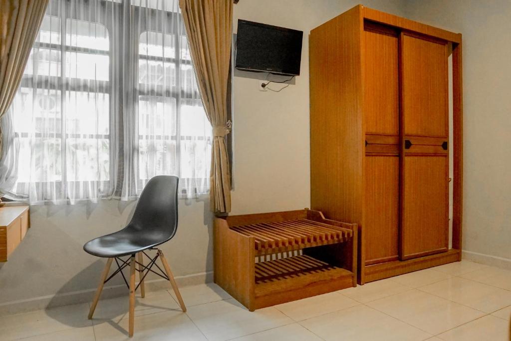 TV a/nebo společenská místnost v ubytování Airlangga Hotel