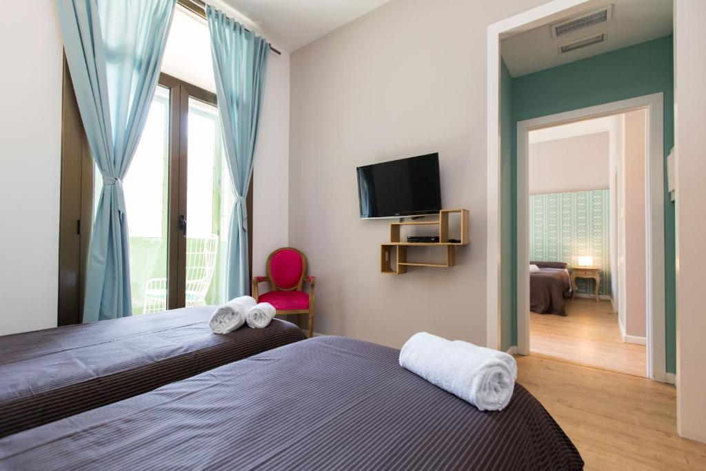 A bed or beds in a room at Violeta Boutique