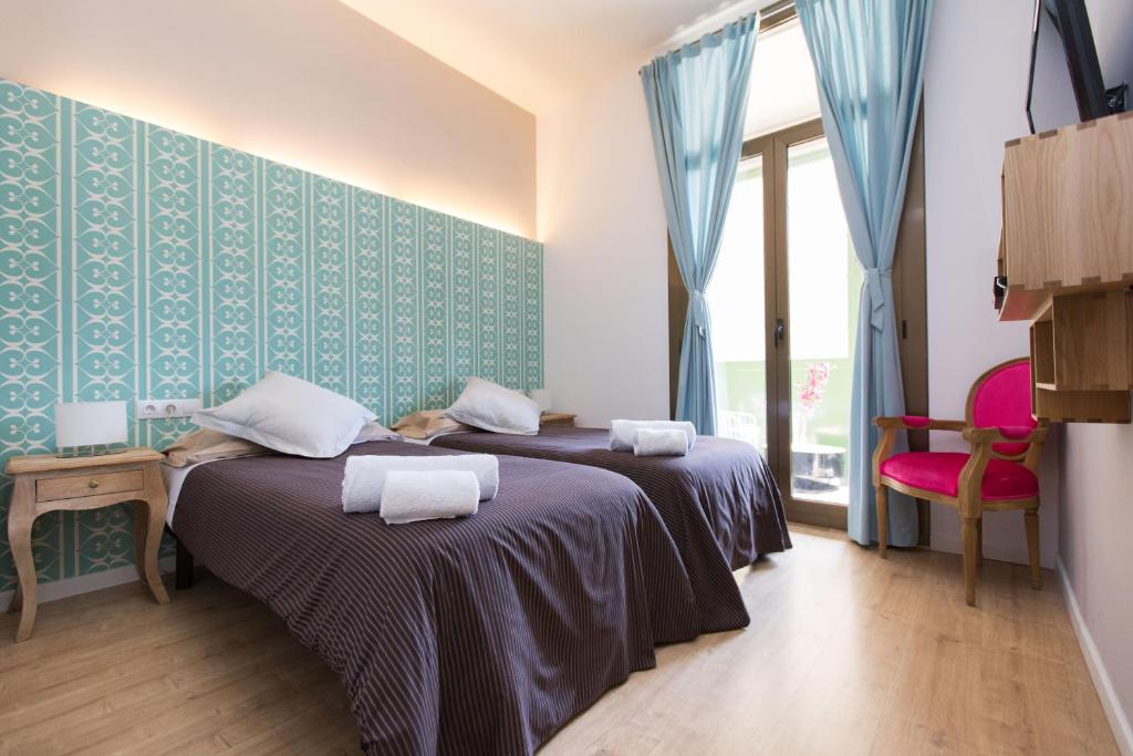 A bed or beds in a room at Violeta Boutique